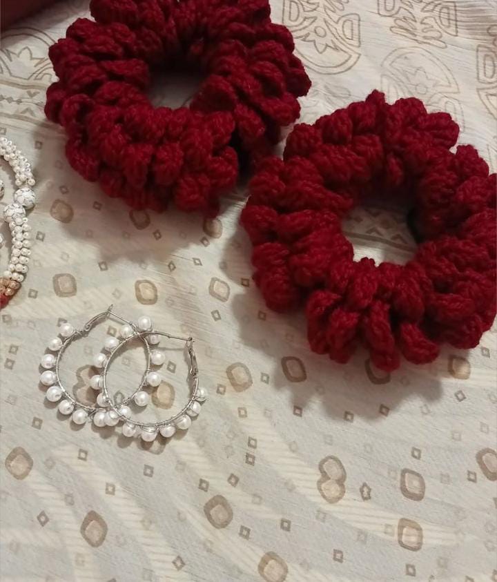 Crochet Rose Bouquet Handbag - Pearl Chain Handle
