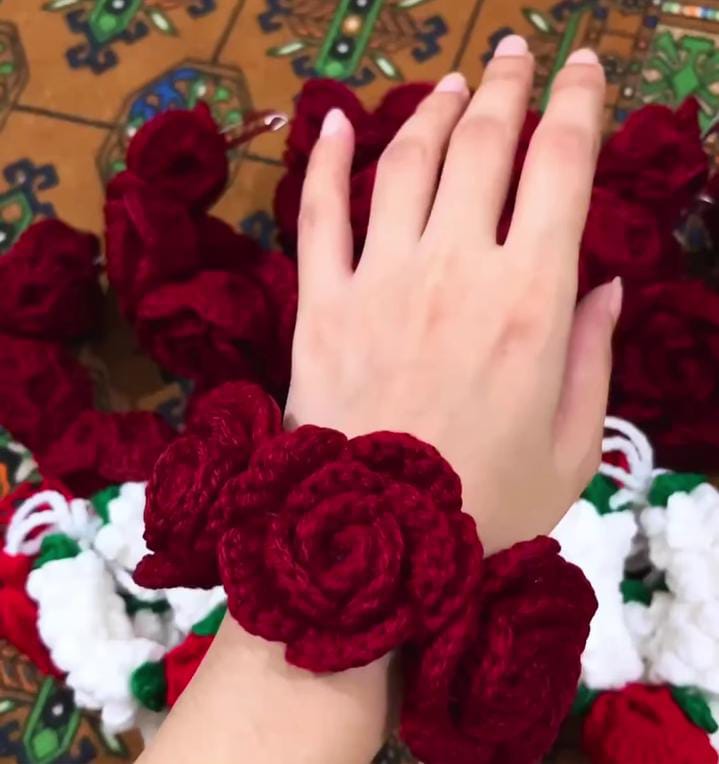 Crochet Sunflower Scrunchy - Ivory & Mustard